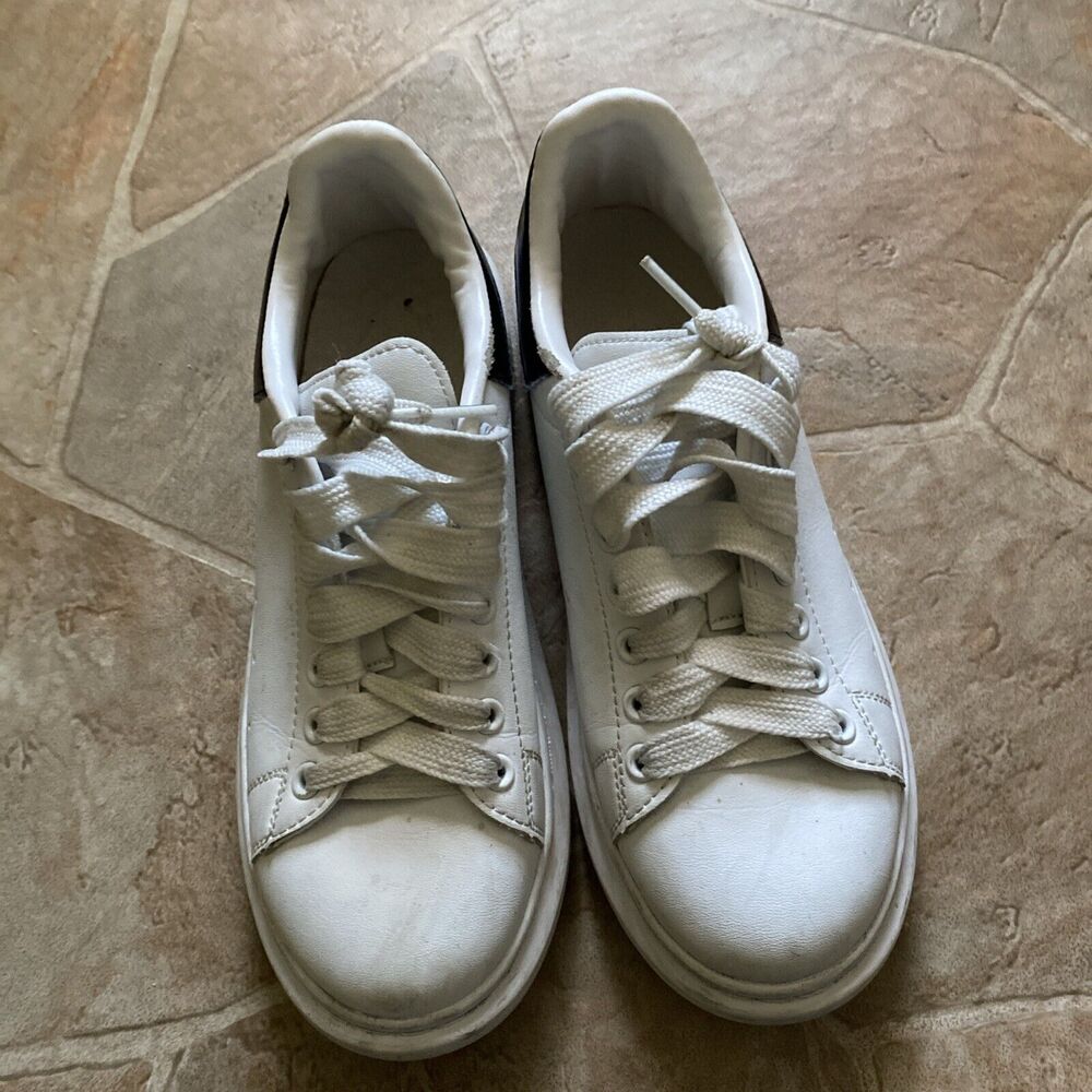 Size 39 - Alexander McQueen White Black